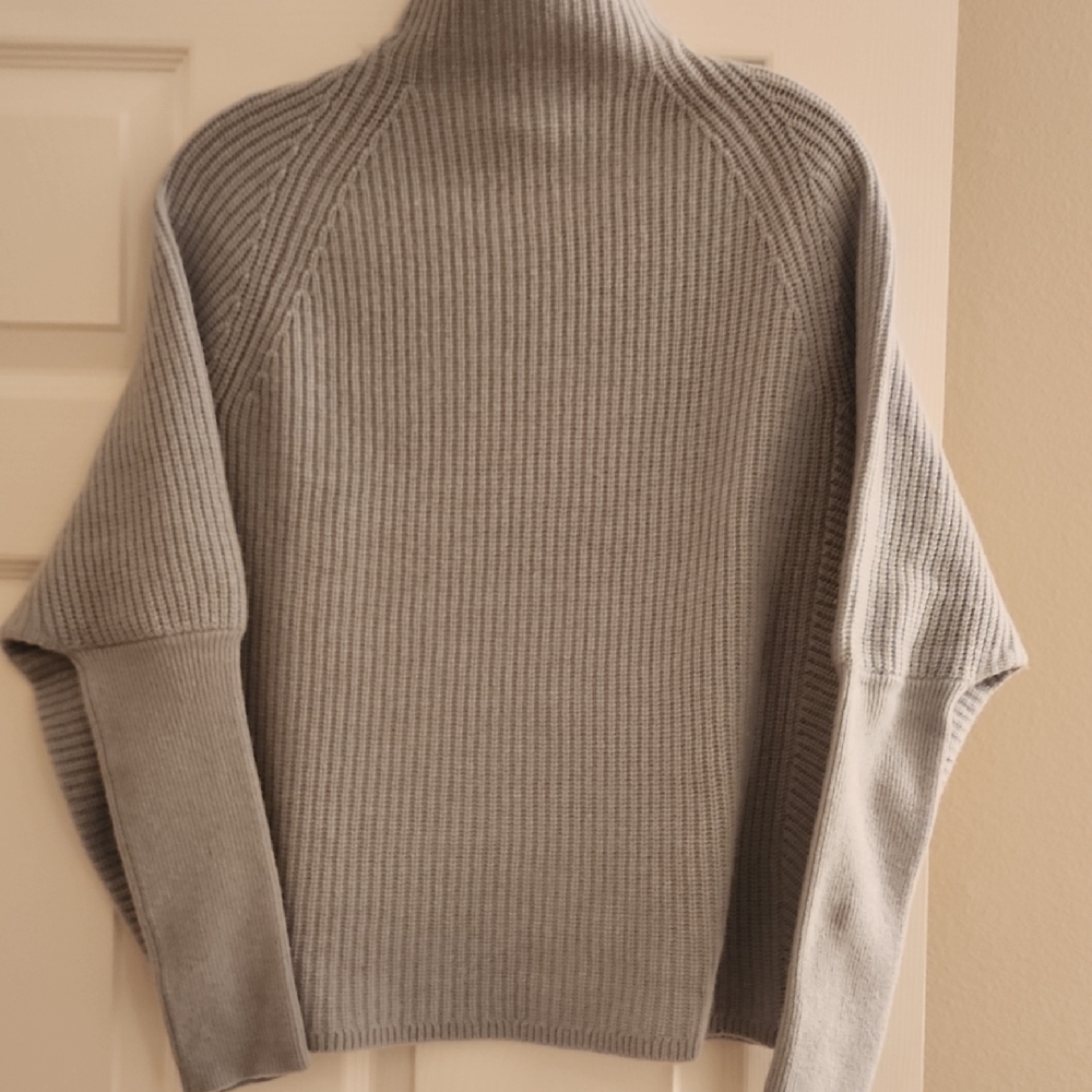 Club Monaco 100% Pure Cashmere Knit Sweater w/mock Turtleneck And Tapered Sleeve